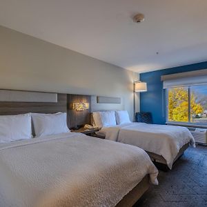 Standard Queen Room Two Queen Beds